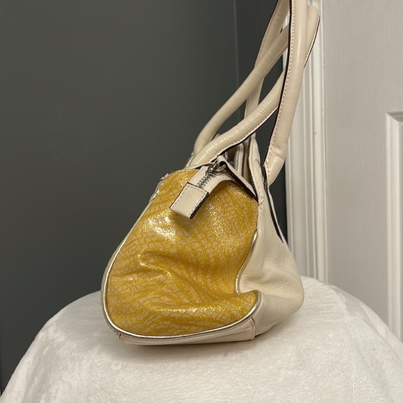 Beautiful Cromia shoulder bag in cream with yellow and gold accents - Picture 5 of 6